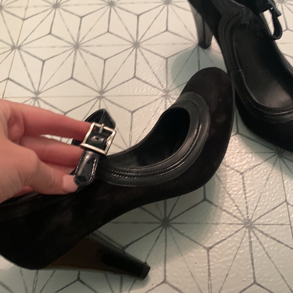 Shoes - Picture 2 of 4